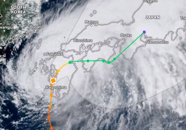Vị trí và dự báo đường đi của bão Shanshan vào sáng nay, 29/8. Ảnh: Zoom Earth, JMA. Vị trí và dự báo đường đi của bão Shanshan vào sáng nay, 29/8. Ảnh: Zoom Earth, JMA.