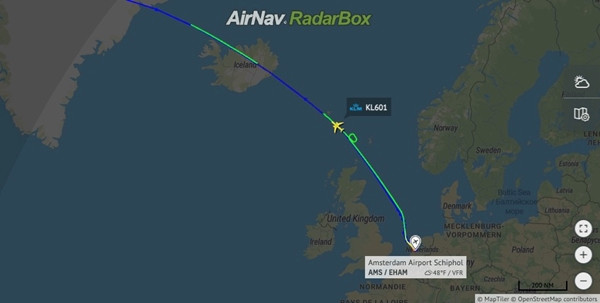Chuyến bay đã bay thành một vòng trên không phận của Vương quốc Anh, cho thấy phi công đã có ý định quay lại nhưng rồi bay tiếp. Ảnh: Flightradar24. Chuyến bay đã bay thành một vòng trên không phận của Vương quốc Anh, cho thấy phi công đã có ý định quay lại nhưng rồi bay tiếp. Ảnh: Flightradar24.