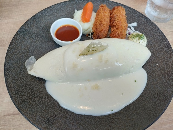 Có người cũng từng mua trứng với lòng đỏ màu trắng và đem làm món trứng ốp-la trắng như tuyết. Ảnh: Ritta_wander. Có người cũng từng mua trứng với lòng đỏ màu trắng và đem làm món trứng ốp-la trắng như tuyết. Ảnh: Ritta_wander.