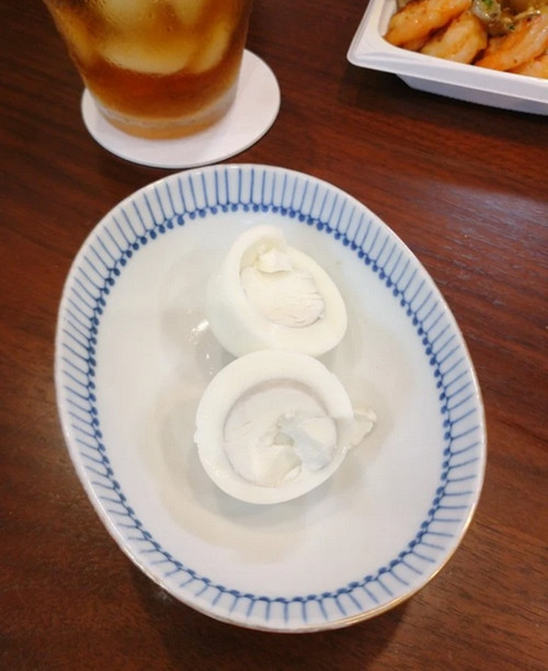 Quả trứng gà khiến người mua về rất ngạc nhiên. Ảnh: Tsudajunko. Quả trứng gà khiến người mua về rất ngạc nhiên. Ảnh: Tsudajunko.