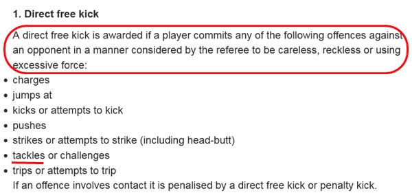 Việc "tắc" bóng sẽ bị coi là một lỗi nếu cầu thủ thực hiện gây nguy hiểm cho đối phương. (Ảnh chụp màn hình TheFA). Việc "tắc" bóng sẽ bị coi là một lỗi nếu cầu thủ thực hiện gây nguy hiểm cho đối phương. (Ảnh chụp màn hình TheFA).