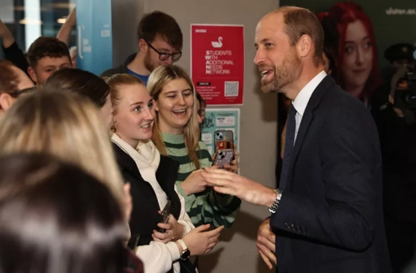 Hoàng tử William gặp gỡ sinh viên. Ảnh: Getty. Hoàng tử William gặp gỡ sinh viên. Ảnh: Getty.