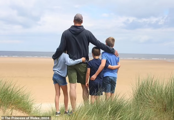 Ảnh mới của William và 3 con. Ảnh: Vương phi xứ Wales.