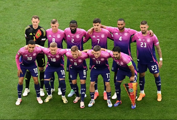 Áo sân khách của ĐT Đức bán rất chạy. Ảnh: Getty.