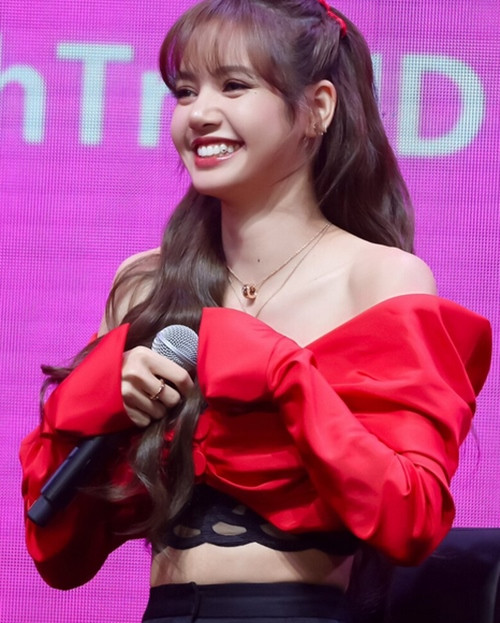 Đỏ là một trong những màu may mắn của những người tuổi Sửu trong năm 2024. Ảnh: Babymoon. Đỏ là một trong những màu may mắn của những người tuổi Sửu trong năm 2024. Ảnh: Babymoon.