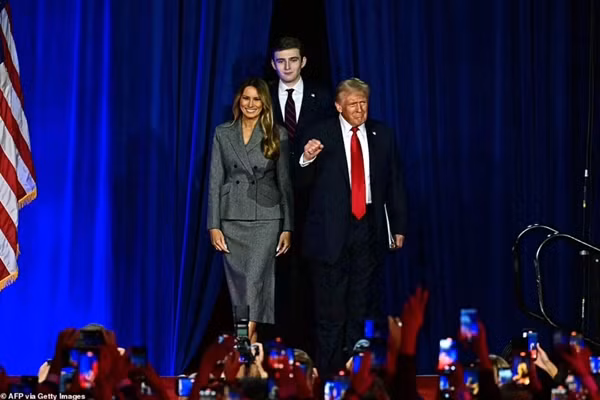 Ông Donald Trump cùng vợ và con trai út. Ảnh: AFP via Getty. Ông Donald Trump cùng vợ và con trai út. Ảnh: AFP via Getty.