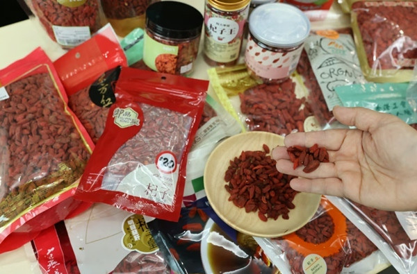 Kỷ tử được dùng trong nhiều món ăn uống. Ảnh: May Tse/ SCMP. Kỷ tử được dùng trong nhiều món ăn uống. Ảnh: May Tse/ SCMP.