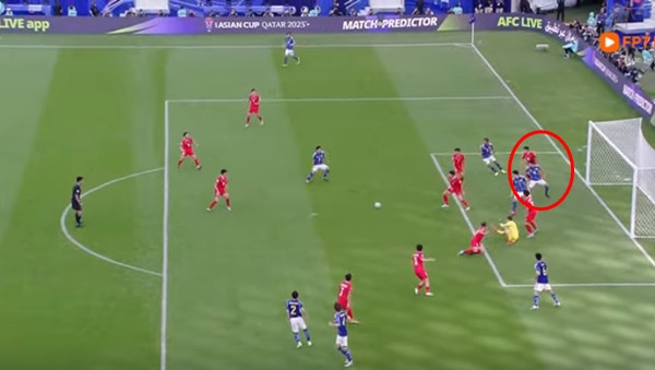 Một cầu thủ ĐT Nhật Bản đã việt vị trong tình huống dẫn tới bàn thắng đầu tiên vào lưới ĐT Việt Nam? Ảnh: FPT Play. Một cầu thủ ĐT Nhật Bản đã việt vị trong tình huống dẫn tới bàn thắng đầu tiên vào lưới ĐT Việt Nam? Ảnh: FPT Play.