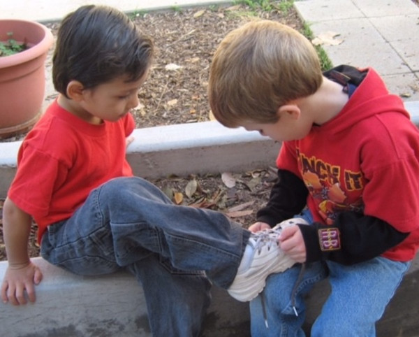 Các nhà tâm lý học hiện đại cũng tin vào khái niệm "nhân quả" vì sự tử tế hay thiếu thiện chí đều có ảnh hưởng đến mỗi người. Ảnh minh họa: Stocksy.