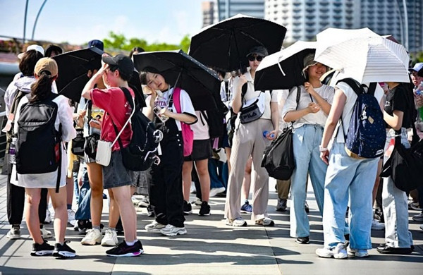 Nhiệt độ trong tháng 4 và tháng 5 năm nay ở Đông Nam Á, bao gồm nước ta, được dự báo sẽ cao hơn trung bình hằng năm do ảnh hưởng của El Nino. Ảnh: Lim Yaohui. Nhiệt độ trong tháng 4 và tháng 5 năm nay ở Đông Nam Á, bao gồm nước ta, được dự báo sẽ cao hơn trung bình hằng năm do ảnh hưởng của El Nino. Ảnh: Lim Yaohui.