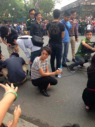 Nữ phóng viên bị người dân phản ánh có lời nói thô lỗ, thái độ thiếu văn hóa với người dân. Nữ phóng viên bị người dân phản ánh có lời nói thô lỗ, thái độ thiếu văn hóa với người dân