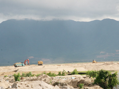 Dự án Khu liên hợp gang thép và cảng nước sâu Sơn Dương Formosa là một trong những dự án chậm tiến độ vì khó khăn về tài chính. Ảnh: Phong Cầm. Dự án Khu liên hợp gang thép và cảng nước sâu Sơn Dương Formosa là một trong những dự án chậm tiến độ vì khó khăn về tài chính. Ảnh: Phong Cầm