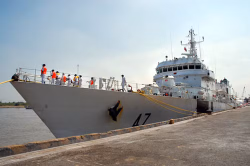 Tàu ICGS Samrat cập cảng TP Hồ Chí Minh 