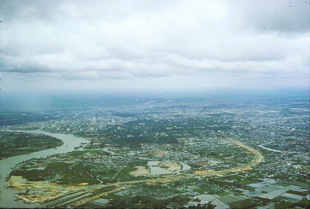 Khu vực cầu Sài Gòn - Tân Cảng đang xây dựng và xa lộ Sài Gòn - Biên Hòa