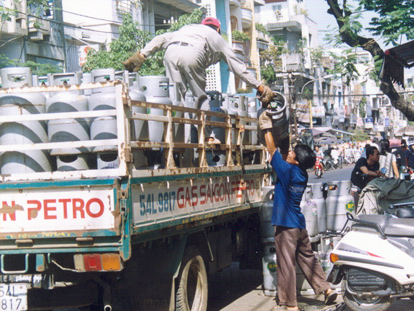 20 -30% lượng gas trên thị trường TPHCM là gas nhái, gas lậu. Ảnh: HT. 20 -30% lượng gas trên thị trường TPHCM là gas nhái, gas lậu. Ảnh: HT