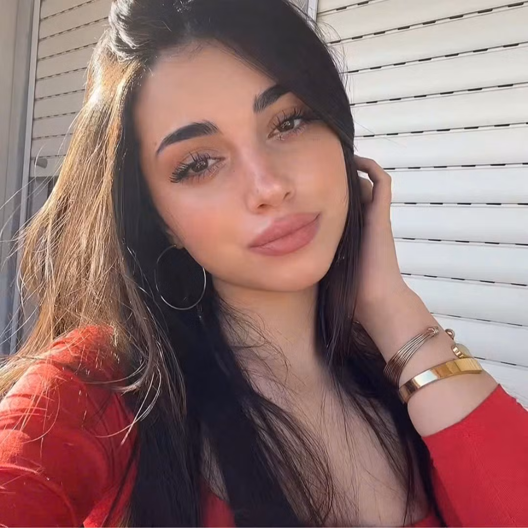 Theo báo Anh, Gegnoso cùng với người bạn thân cũng có sức ảnh hưởng trên mạng xã hội, Fabiola Baglieri, đã bay từ Italy đến Tây Ban Nha để cổ vũ cho Yamal trong trận đấu với Las Palmas.