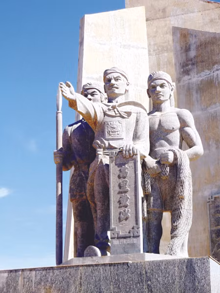 Tượng đài Hoàng Sa Bắc Hải trên đảo Lý Sơn Ảnh: Hải Anh