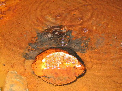 Nước được tìm thấy ở ở độ sâu 3,2 km dưới lòng đất ở tỉnh Ontario, Canada. Ảnh: Dailymail