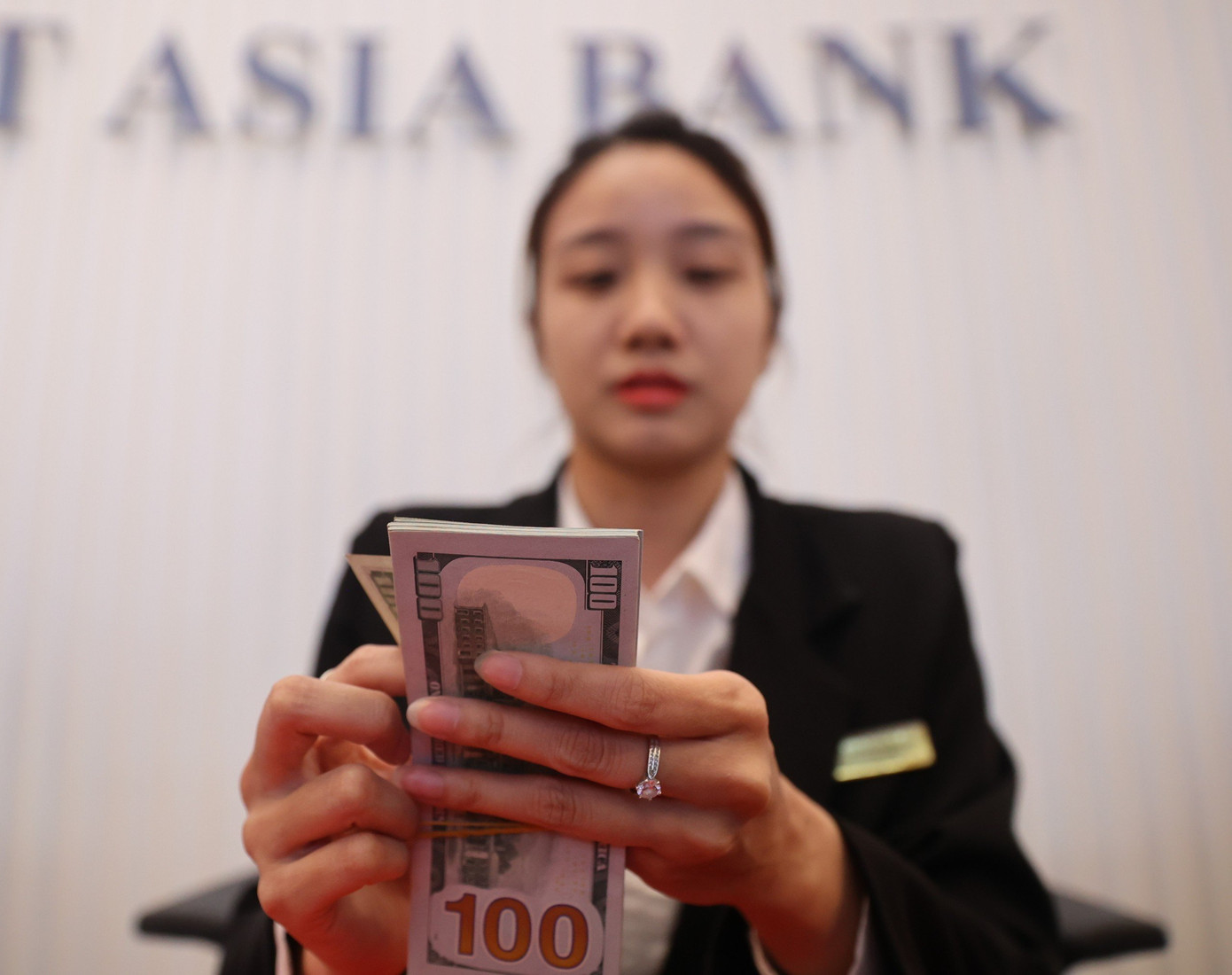 Tỷ giá USD loạn nhịp từ đầu tuần đến nay (ảnh: Như Ý). Tỷ giá USD loạn nhịp từ đầu tuần đến nay (ảnh: Như Ý).