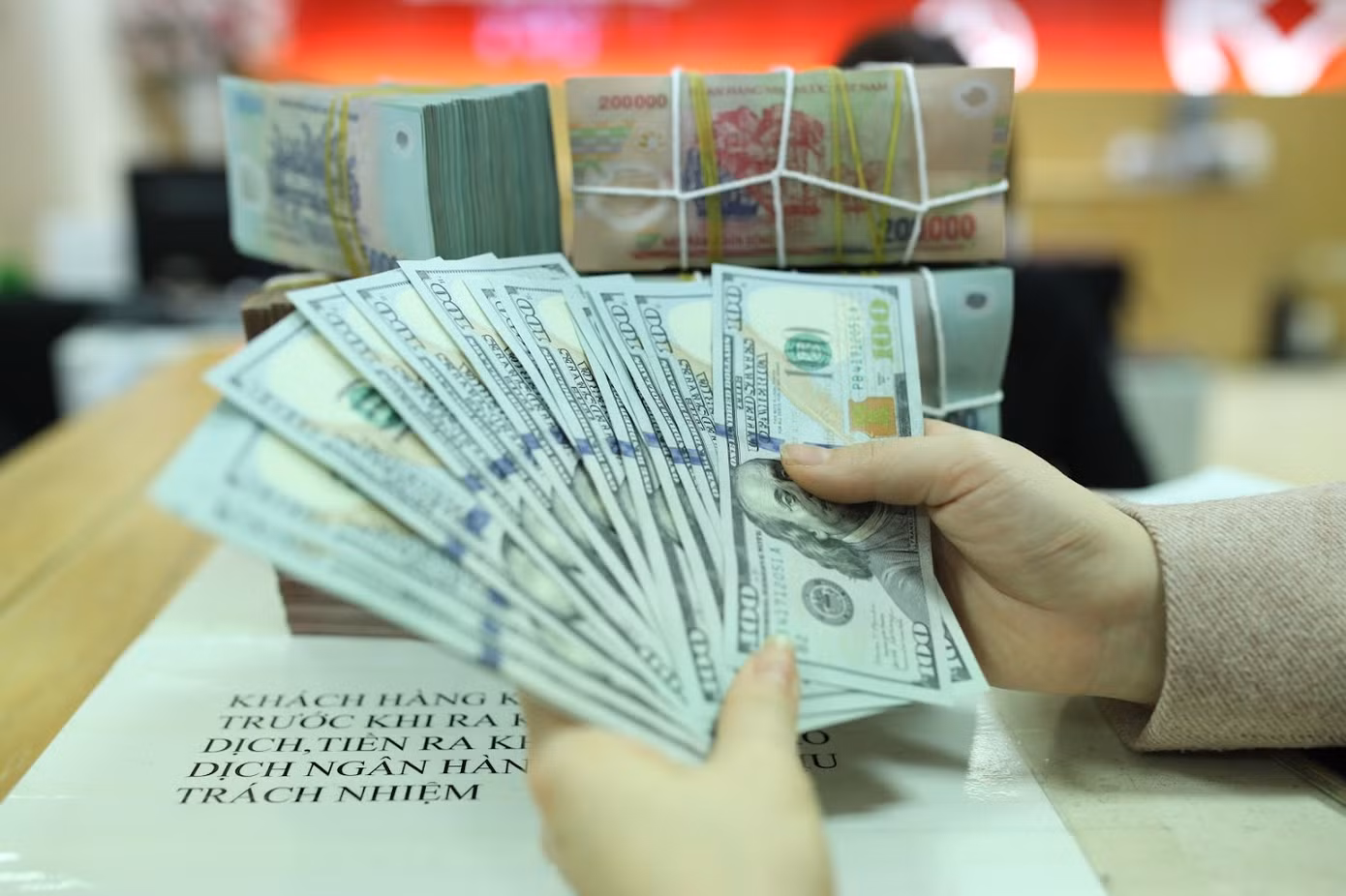 Giá USD trên thị trường tự do tăng cao nhất từ trước đến nay.