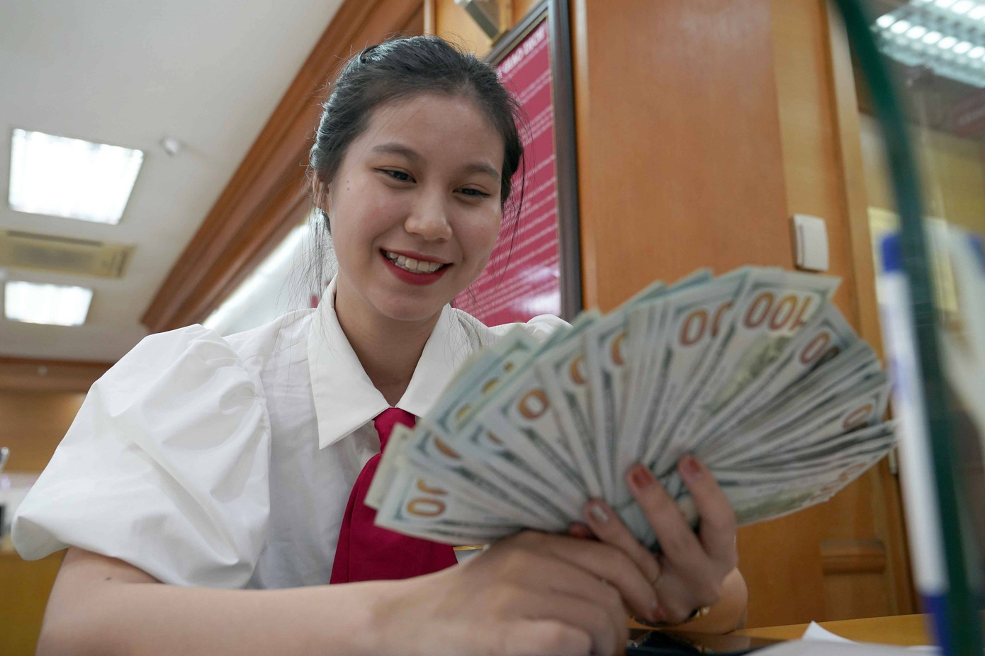 Tỷ giá USD tiếp tục tăng cao từ đầu năm đến nay (ảnh: Như Ý). Tỷ giá USD tiếp tục tăng cao từ đầu năm đến nay (ảnh: Như Ý).