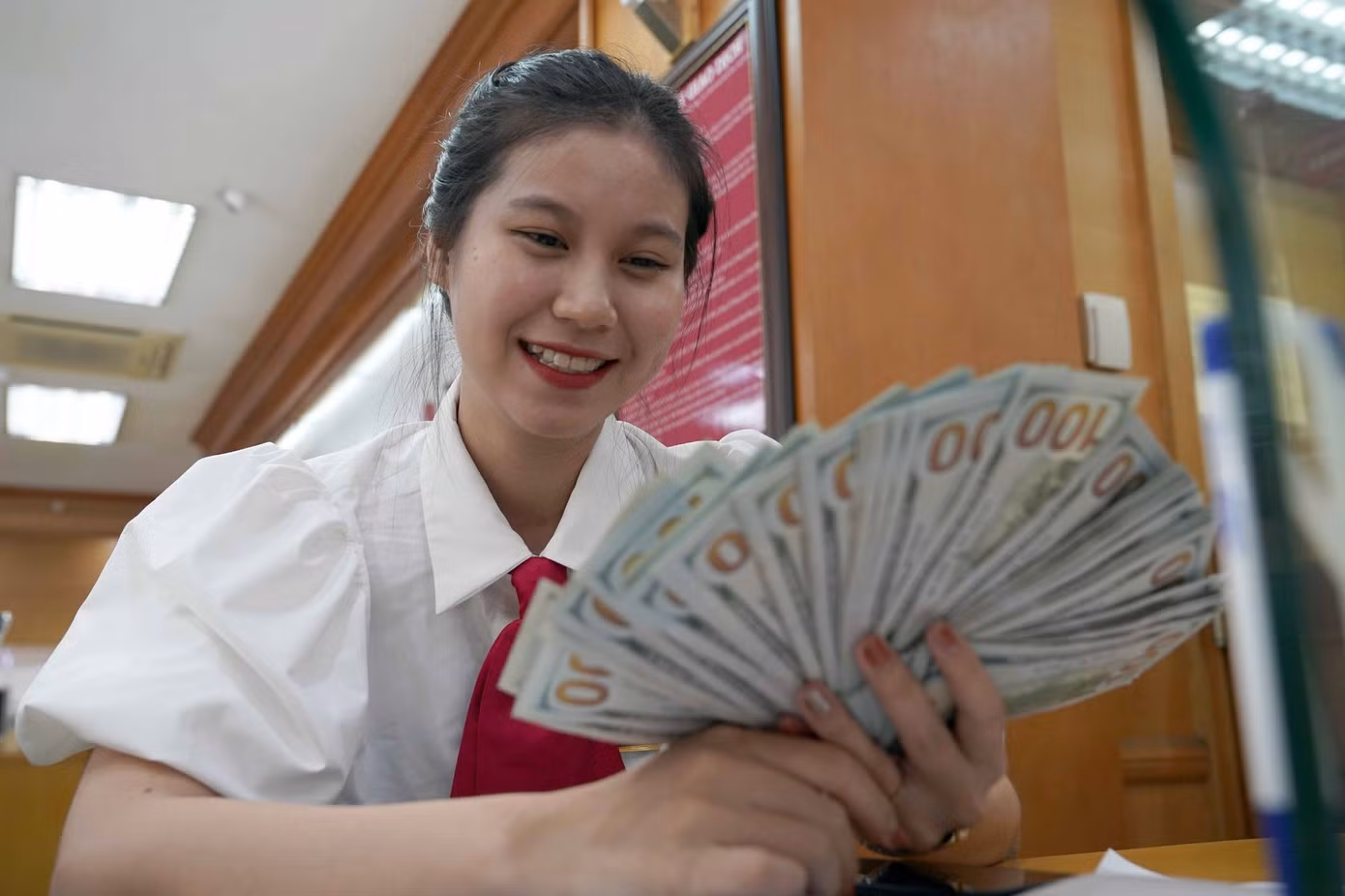Tỷ giá USD vẫn "nóng". Tỷ giá USD vẫn "nóng".
