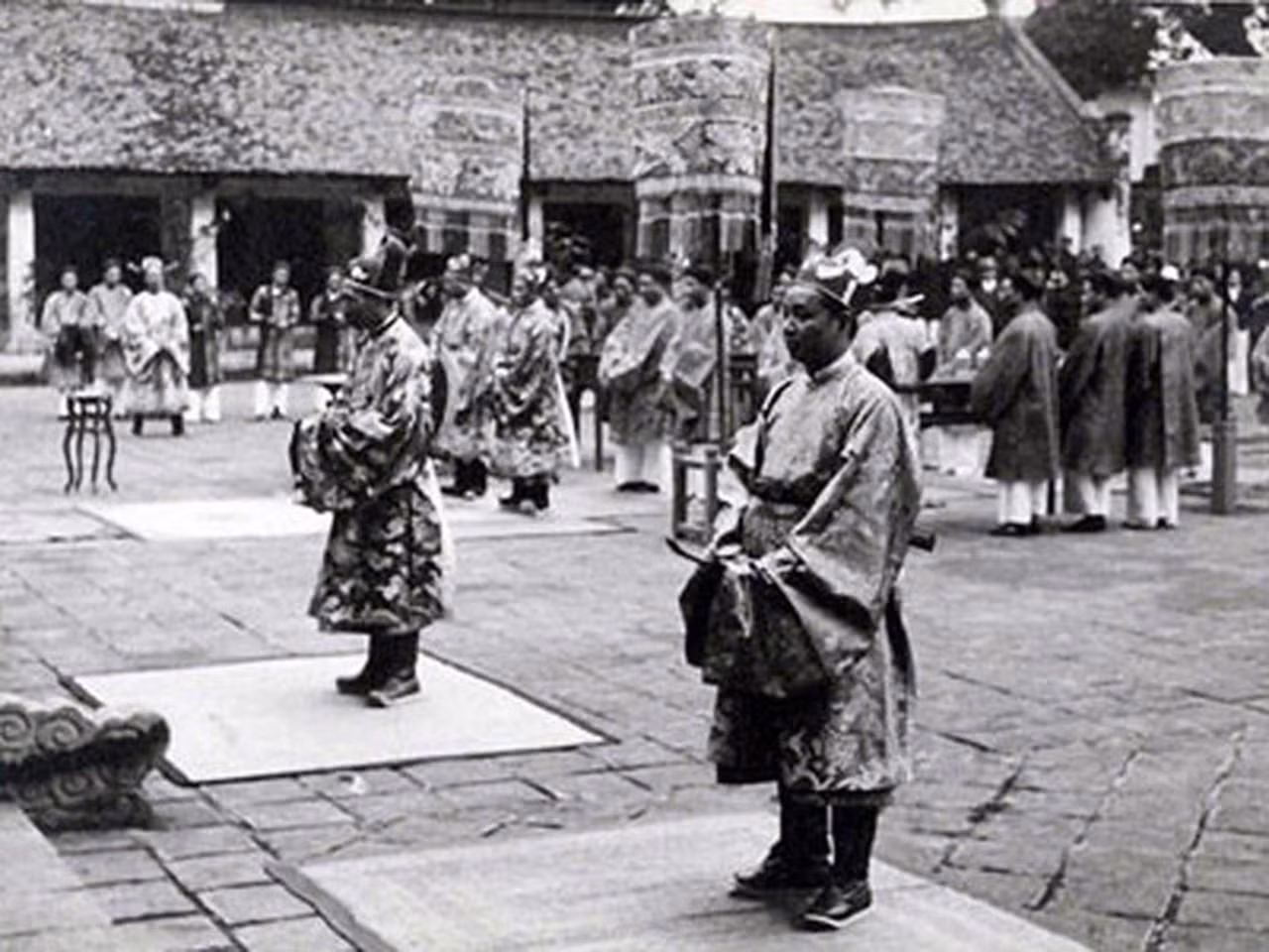 Khi dư luận xôn xao việc thi cử của triều đình có nhiều gian lận, chúa Trịnh Tạc đã ứng xử như thế nào?