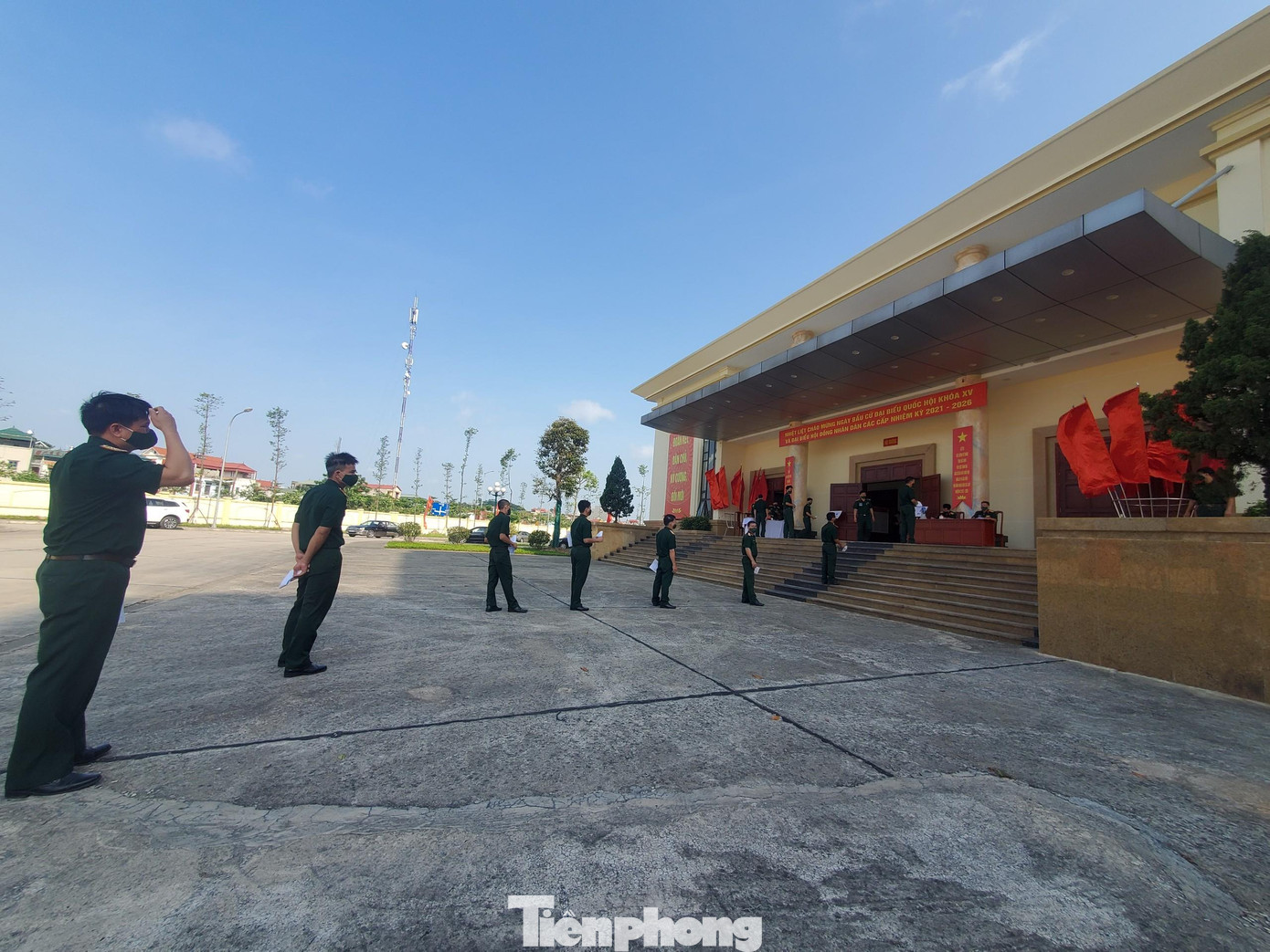 Đảm bảo giãn cách từ bên ngoài