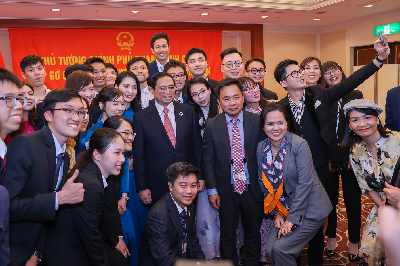 Thủ tướng Chính phủ và các kiều bào tại Nhật Bản chiều 19/5. Ảnh: NB Thủ tướng Chính phủ và các kiều bào tại Nhật Bản chiều 19/5. Ảnh: NB