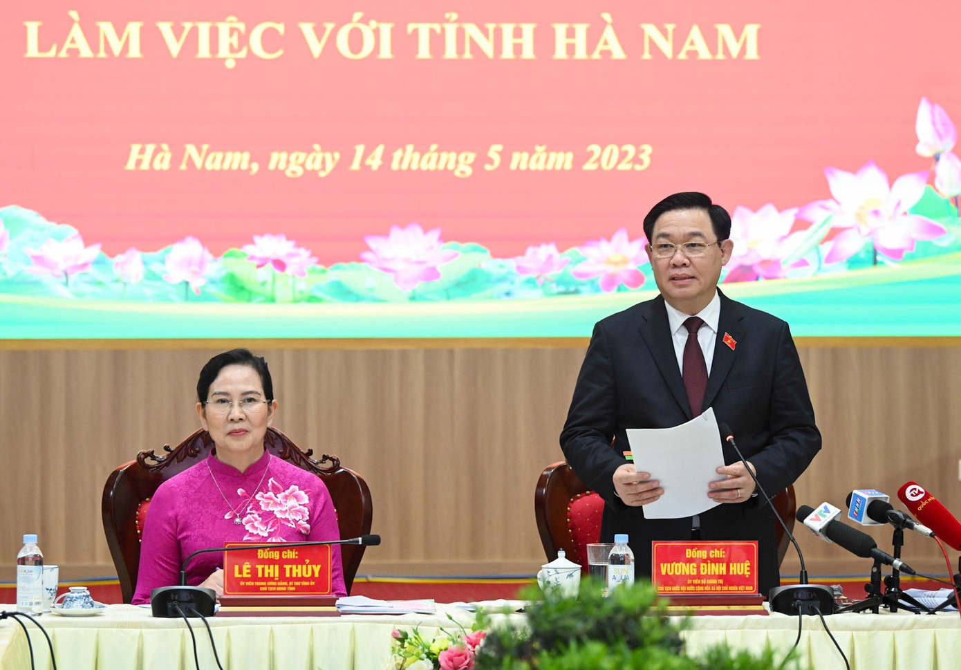 Chủ tịch Quốc hội làm việc với Ban Thường vụ Tỉnh uỷ Hà Nam. Ảnh: Duy Linh Chủ tịch Quốc hội làm việc với Ban Thường vụ Tỉnh uỷ Hà Nam. Ảnh: Duy Linh