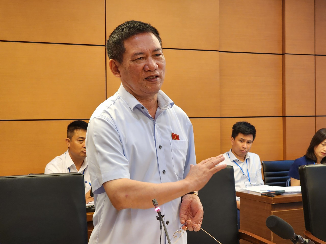 Bộ trưởng Tài chính Hồ Đức Phớc tại phiên thảo luận ở tổ, ngày 25/5 Bộ trưởng Tài chính Hồ Đức Phớc tại phiên thảo luận ở tổ, ngày 25/5