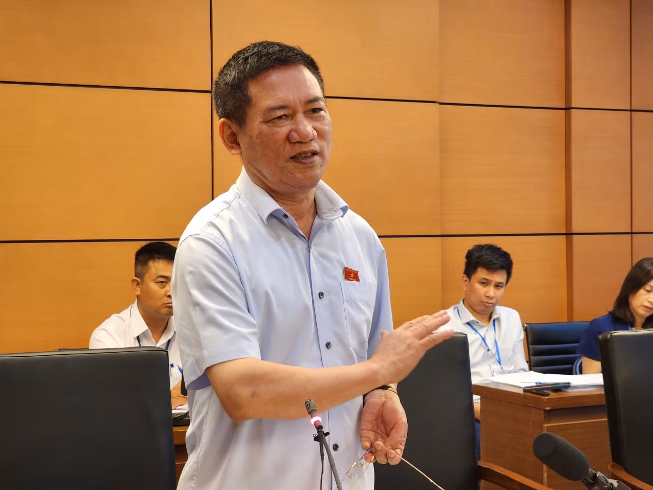 Bộ trưởng Tài chính Hồ Đức Phớc tại phiên thảo luận ở tổ, ngày 25/5 Bộ trưởng Tài chính Hồ Đức Phớc tại phiên thảo luận ở tổ, ngày 25/5