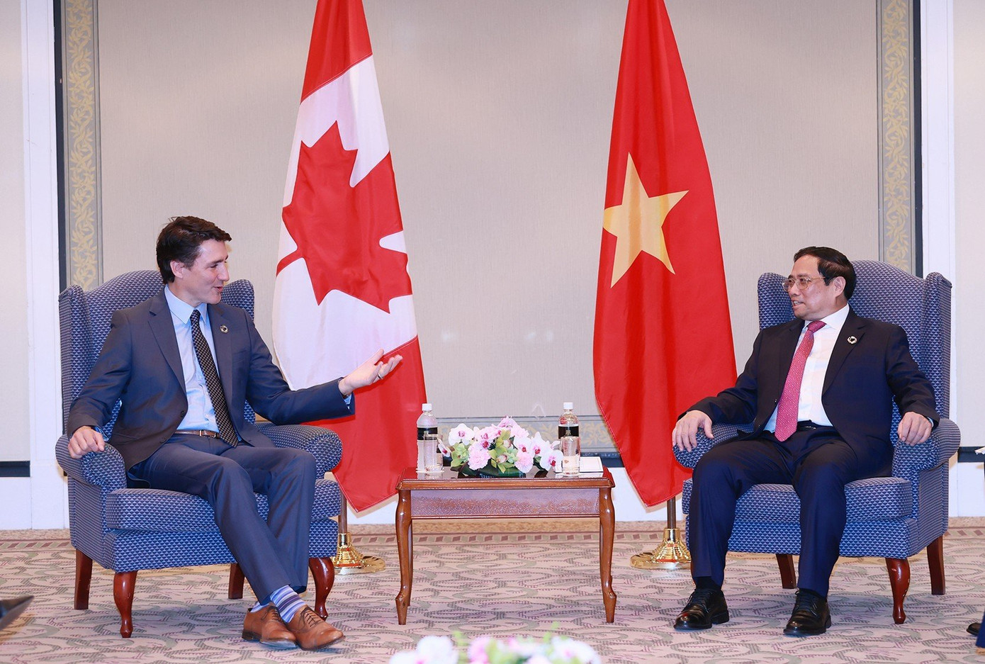 Thủ tướng Phạm Minh Chính và Thủ tướng Canada J. Trudeau. (Ảnh: Nhật Bắc)