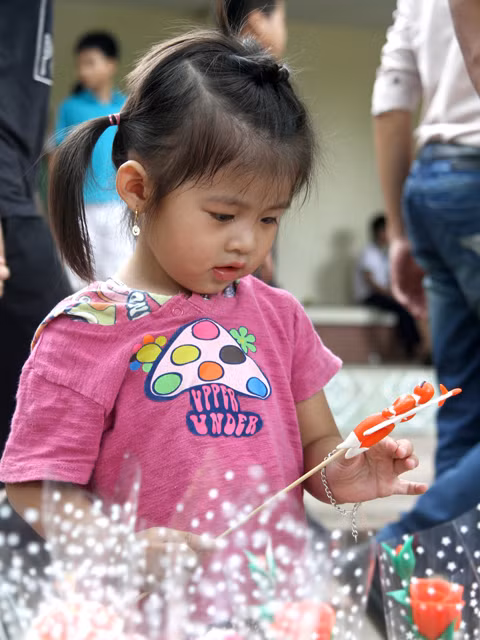 Vẻ đẹp ngộ nghĩnh luôn hút bé