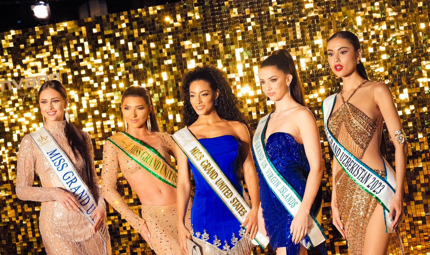 Nhiều người đẹp chọn trang phục cut-out để tôn lên đường cong quyến rũ.