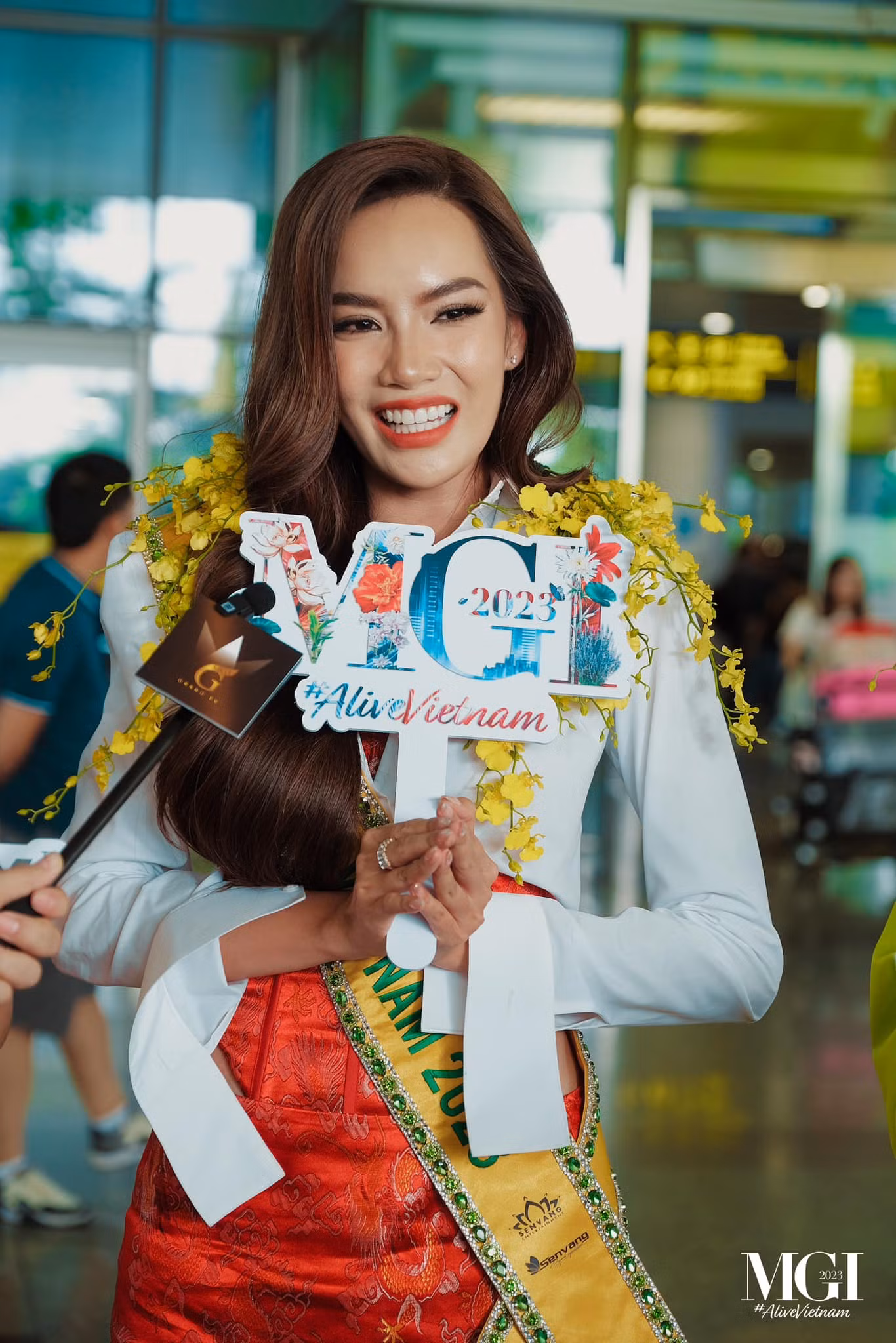 Lê Hoàng Phương rạng rỡ đọ sắc cùng dàn thí sinh Hoa hậu Hòa bình Quốc tế 2023. Cuộc thi diễn ra từ ngày 3/10 đến 25/10. Ngoài các đêm thi bán kết và chung kết, thí sinh sẽ tham gia các phần thi phụ như phỏng vấn kín, Best In Swimsuit (trang phục áo tắm), National Costume (trình diễn trang phục dân tộc), show thời trang Vietnam Beauty Fashion Fest… Lịch trình dành cho thí sinh trải dài từ Bắc vào Nam, đi qua nhiều tỉnh, thành như Hà Nội, Hạ Long, Đà Nẵng, Hội An, Huế và TP.HCM.