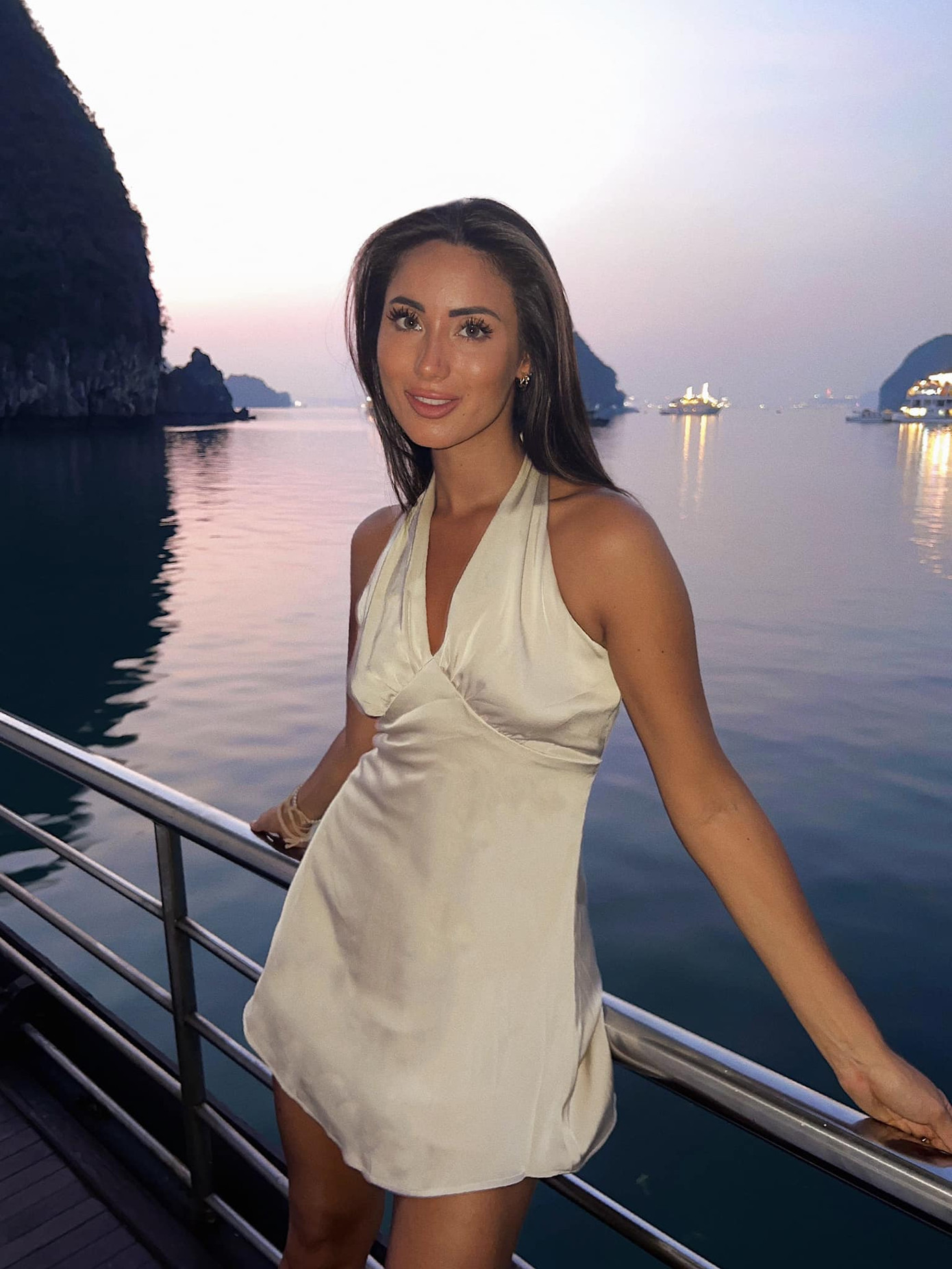 “Tôi tự hào về cội nguồn của mình và tin tưởng rằng sự kết hợp này có thể là tài sản lớn để đại diện cho phụ nữ Việt Nam hiện đại”, Lydie Vũ chia sẻ.