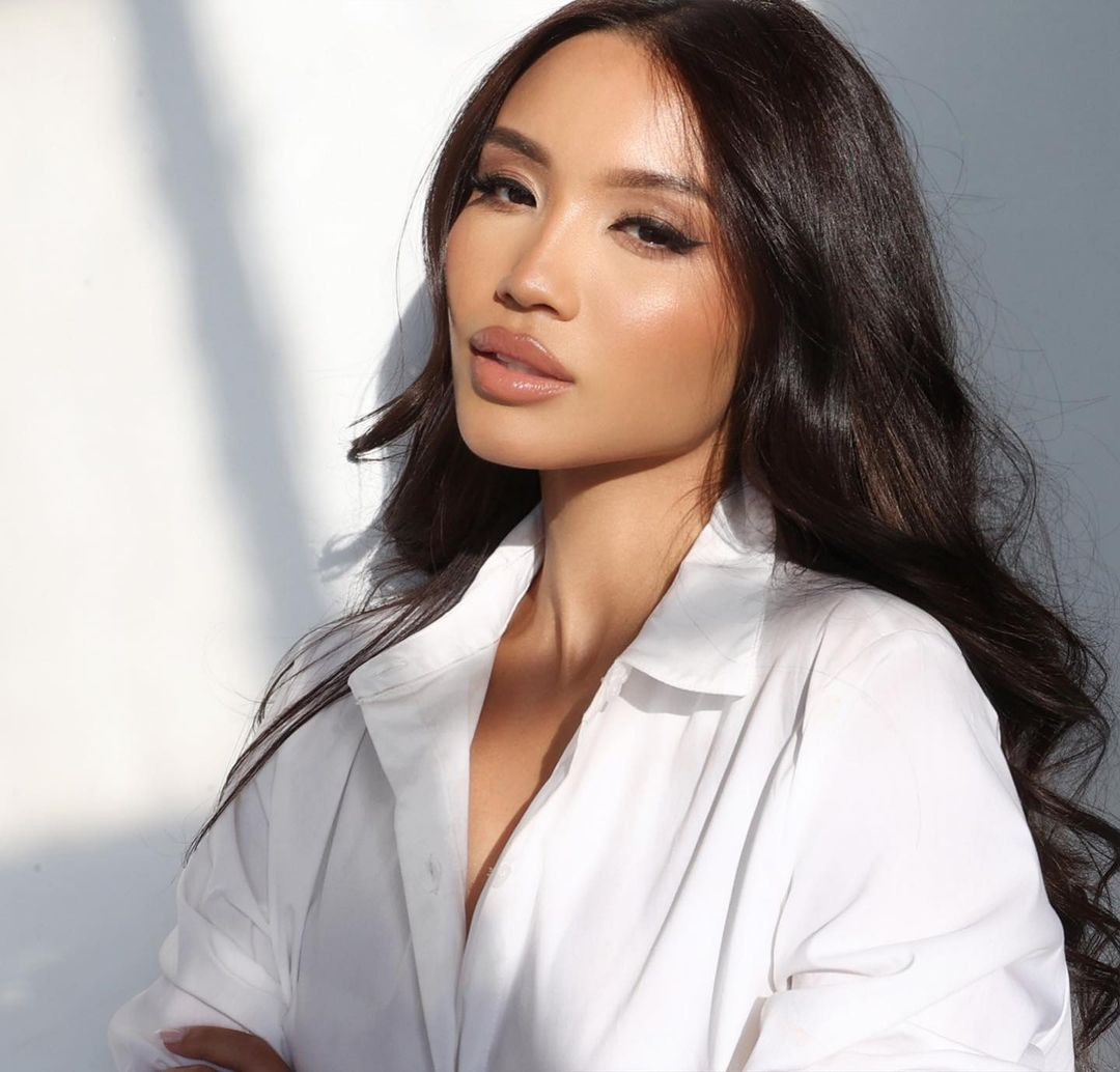 Trong đêm chung kết Hoa hậu Mỹ 2023, ngoài giải Á hậu 1, cô còn được trao giải trang phục dân tộc đẹp nhất.