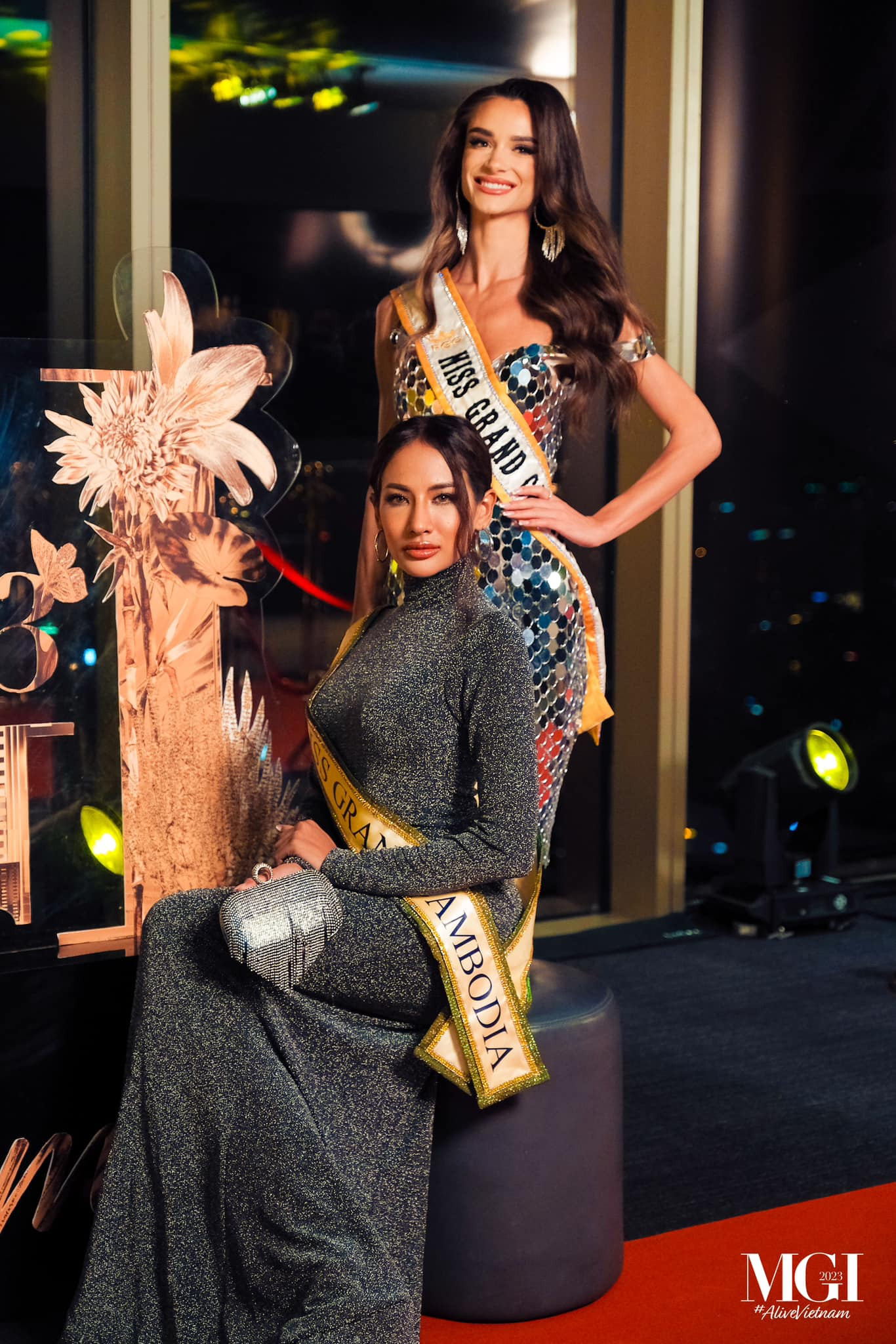 Sau 3 ngày có mặt ở Hà Nội, dàn người đẹp tham gia nhiều hoạt động thú vị. Buổi sáng cùng ngày, 60 cô gái mặc áo dài, đi thăm các danh lam thắng cảnh nổi tiếng của thủ đô như Hồ Hoàn Kiếm, Đền Ngọc Sơn và Văn Miếu Quốc Tử Giám.