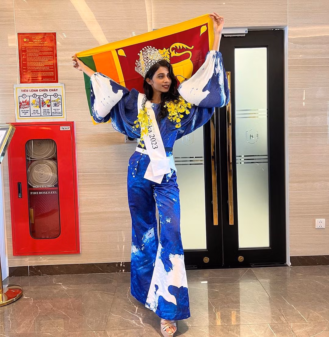 Người đẹp Sri Lanka - Sayuri Jayarathne khi tham gia các hoạt động của cuộc thi Hoa hậu Hòa bình Quốc tế 2023 ở Hà Nội. Người đẹp Sri Lanka - Sayuri Jayarathne khi tham gia các hoạt động của cuộc thi Hoa hậu Hòa bình Quốc tế 2023 ở Hà Nội.
