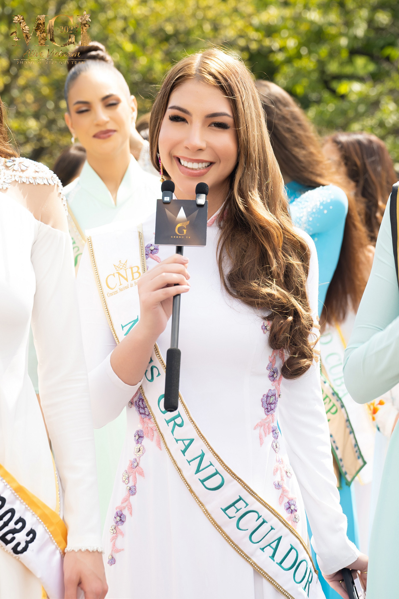 Họ cũng bày tỏ sự vui mừng khi được ban tổ chức chuẩn bị cho những bộ áo dài công phu, tỉ mỉ, thu hút sự chú ý khi xuất hiện trên đường phố Hà Nội để tham quan các di tích lịch sử như Hồ Hoàn Kiếm, Đền Ngọc Sơn và Văn Miếu Quốc Tử Giám.