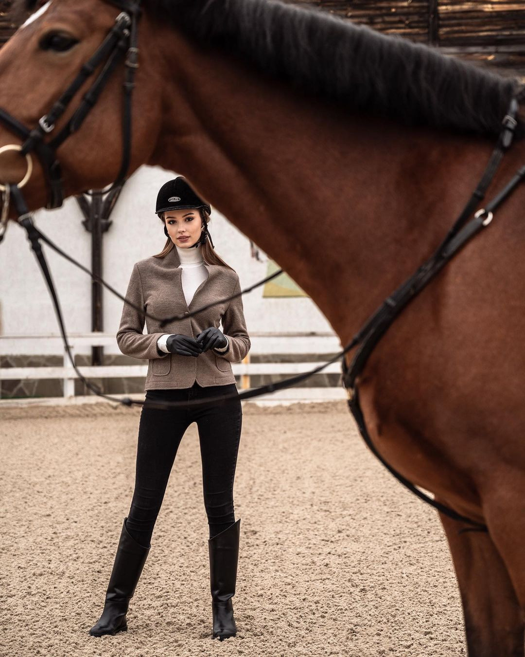 Năm nay, ban tổ chức Hoa hậu Nga cho biết có hơn 85.000 hồ sơ gửi về dự thi. Sau nhiều vòng tuyển chọn gắt gao, giám khảo lựa chọn 50 thí sinh vào vòng chung kết. Chung kết Hoa hậu Nga diễn ra ngày 8/10.