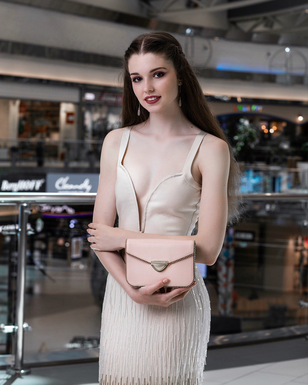 Theo giới thiệu của ban tổ chức, Hoa hậu Nga là niềm tự hào dân tộc của nước Nga. Thí sinh Hoa hậu Nga là những phụ nữ trẻ thành đạt, luôn nỗ lực để trở nên tự tin, duyên dáng, thanh lịch, lôi cuốn và danh dự khi đại diện cho đất nước mình.