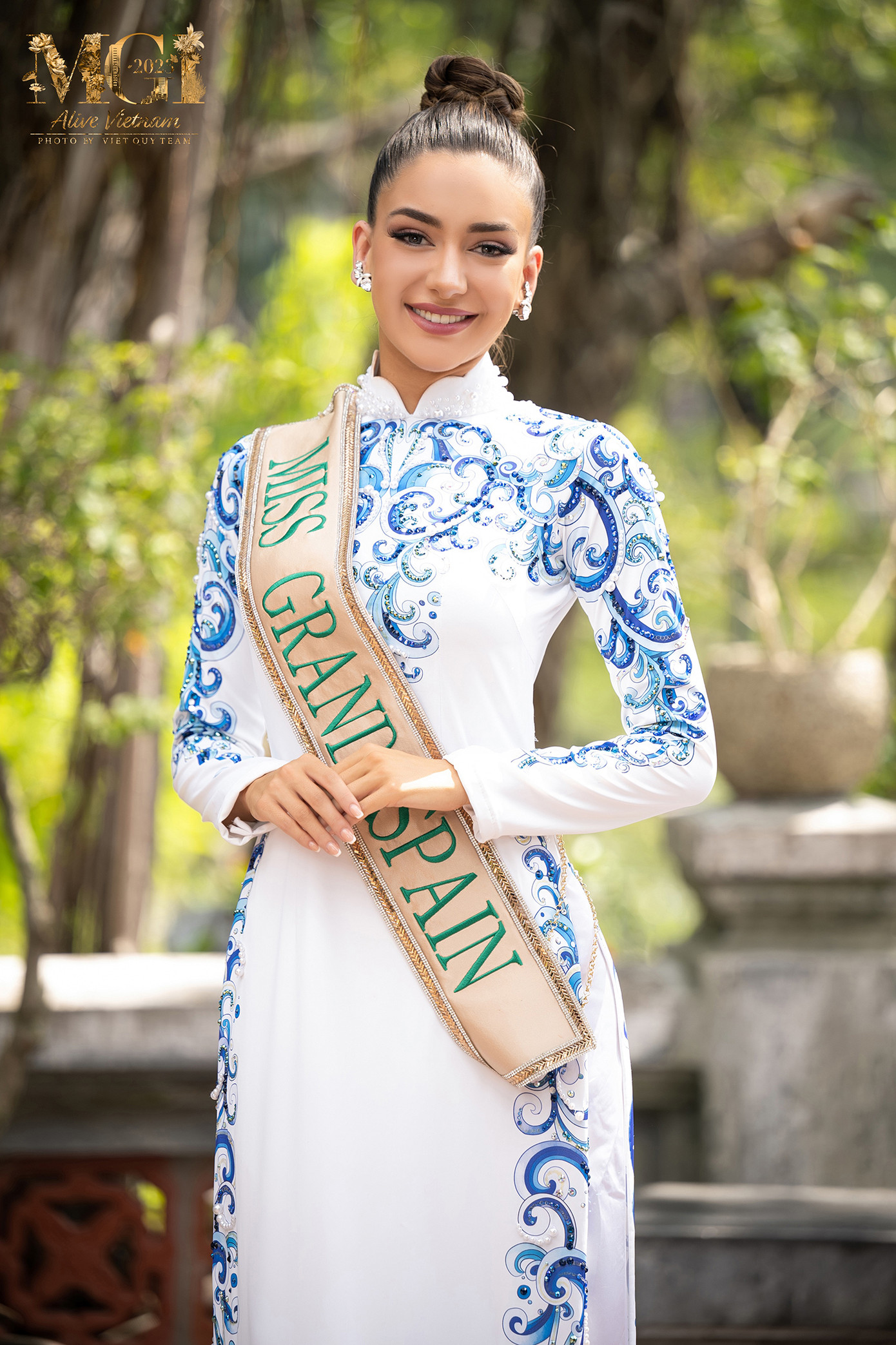 Các thí sinh Miss Grand International đều ấn tượng với vẻ trầm mặc, cổ kính của nơi được xem là biểu trưng cho nền văn hóa lâu đời của thủ đô.
