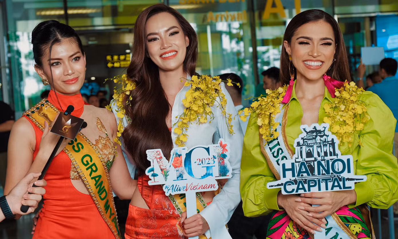 Lê Hoàng Phương rạng rỡ đọ sắc cùng dàn thí sinh Hoa hậu Hòa bình Quốc tế 2023. Cuộc thi diễn ra từ ngày 3/10 đến 25/10. Ngoài các đêm thi bán kết và chung kết, thí sinh sẽ tham gia các phần thi phụ như phỏng vấn kín, Best In Swimsuit (trang phục áo tắm), National Costume (trình diễn trang phục dân tộc), show thời trang Vietnam Beauty Fashion Fest… Lịch trình dành cho thí sinh trải dài từ Bắc vào Nam, đi qua nhiều tỉnh, thành như Hà Nội, Hạ Long, Đà Nẵng, Hội An, Huế và TP.HCM.