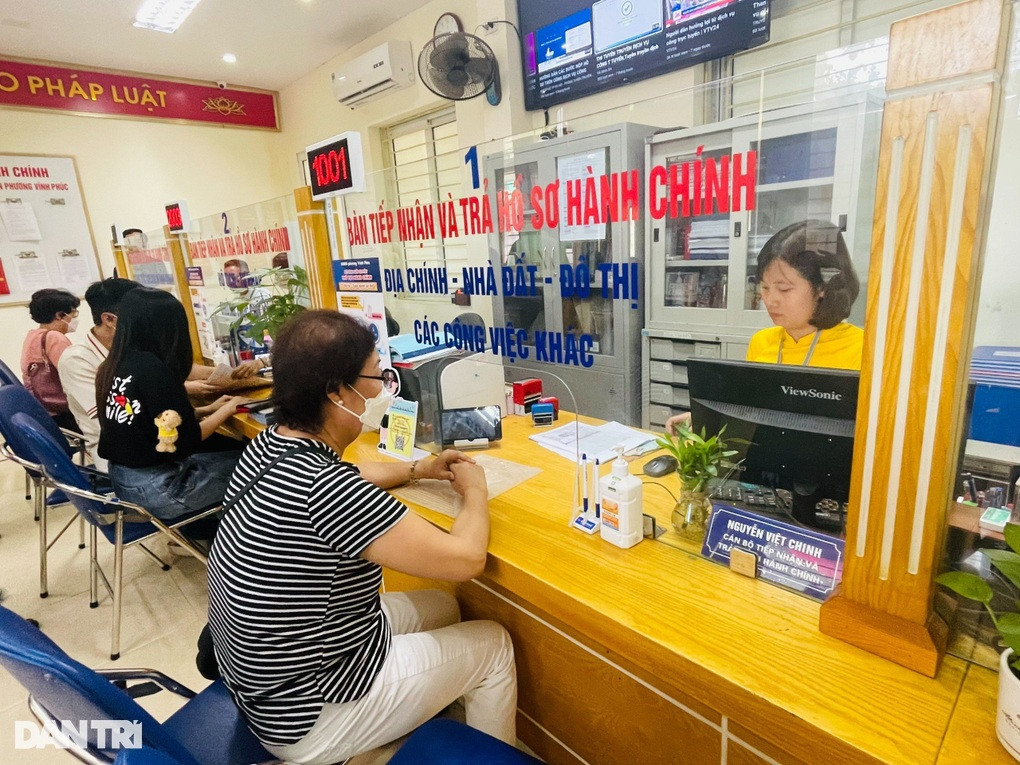 Nhiều phụ cấp của công chức sẽ bị bãi bỏ khi cải cách tiền lương (Ảnh minh họa: Hoa Lê).