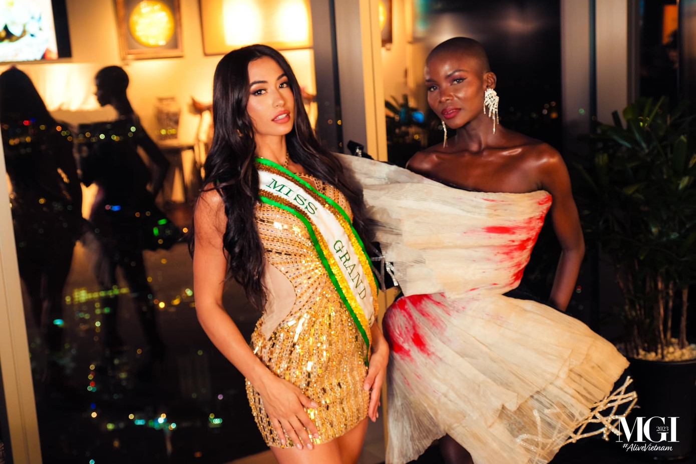 Ngày 6/10, các thí sinh sẽ tham gia chương trình Xin Chào Việt Nam. Tại đây, họ được trao sash từ đương kim hoa hậu và thực hiện màn hô tên đặc trưng của cuộc thi Miss Grand. Ngày 7/10, 60 thí sinh tiếp tục khám phá văn hóa miền Bắc Việt Nam thông qua vở diễn Tinh Hoa Bắc Bộ. Tiếp nối đó là loạt hoạt động tại Vịnh Hạ Long, Đà Nẵng, Hội An, Huế, TPHCM.