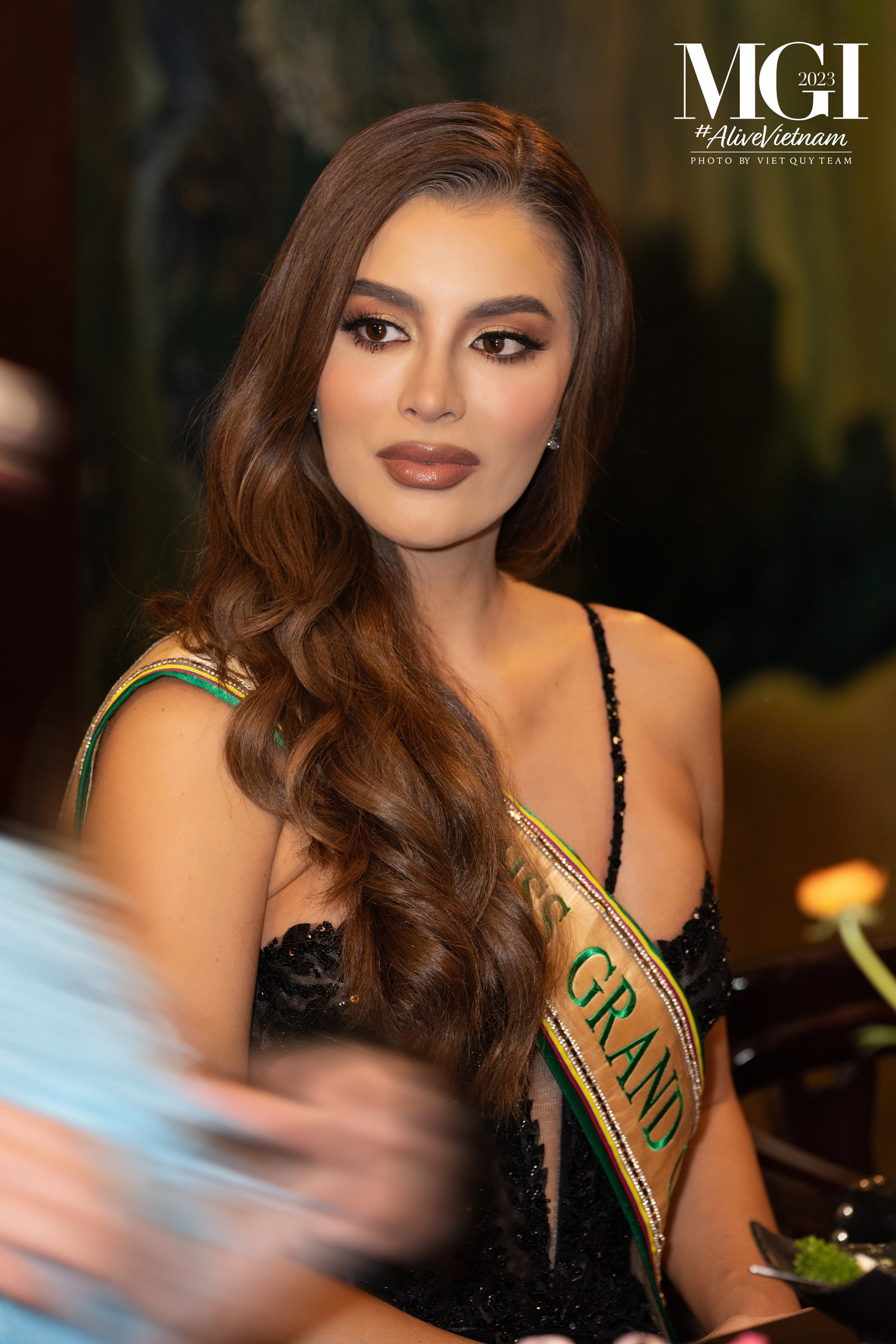 Các người đẹp Myanmar, Indonesia, Colombia tại buổi tiệc.