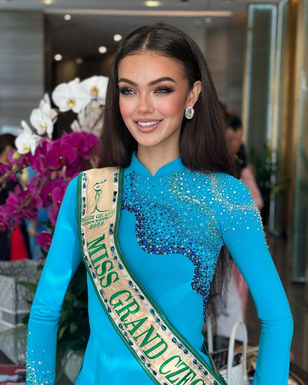 Người đẹp Cộng hoà Czech được đánh giá là nhân tố mới gây chú ý ở cuộc thi năm nay. Sophia Osako tròn 18 tuổi, có chiều cao 1,8 m và vẻ đẹp quyến rũ, cá tính đậm chất mẫu. Sophia Osako lai dòng máu Nhật Bản nên bên cạnh nét đẹp phương tây hiện đại, cô cũng có nhan sắc bí ẩn đậm chất Á đông.