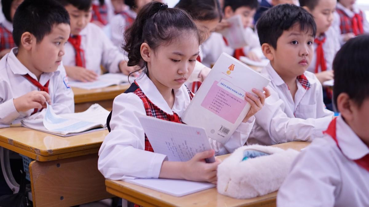 Đột nhập lớp học 'hai cao thủ' tặng hoa Chủ tịch Kim Jong-un ảnh 13